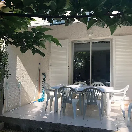 Villa Pour 6 - Piscine Commune - Wifi - Climatisation *